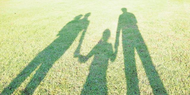 子供がいる場合は再婚後に養子縁組をするかどうかの判断も