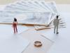 離婚手続きに必要な費用は?書類作成や弁護士への相談でお金がかかる?