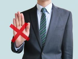弁護士を解任する方法・手続きと解任で支払う費用について
