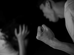 DV(家庭内暴力)に警察は介入する?相談の流れと注意点