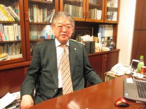 高下謹壱法律事務所_先生2