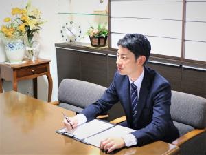 山村忠夫法律事務所_有村先生